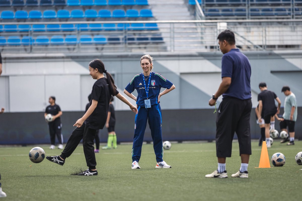 💙 Football with heart

📸 | Day 3 is all about giving back! A special CSR day with kids sharing joy, football, and smiles with the community 😃

#AspireAcademy #TheWorkshopTour #Asia #Football