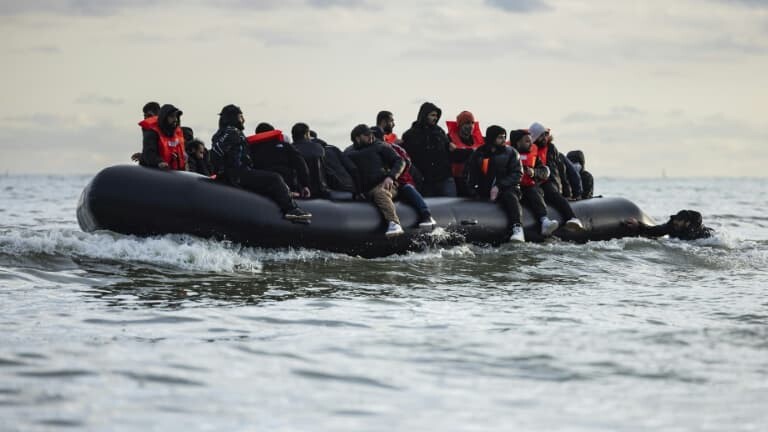 Traversée de la Manche: Paris planche sur un changement de "doctrine" pour stopper les embarcations de migrants
l.bfmtv.com/q0hc