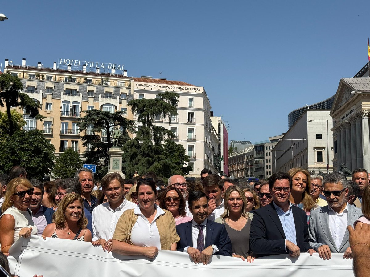PP Balears (@ppbalears) on Twitter photo 📣 Els batles del <a href="/ppbalears/">PP Balears</a> s’han sumat a la concentració a Madrid per exigir al Govern de Sánchez:
👉🏼Estabilitat financera per als ajuntaments
👉🏼Pagament dels deutes i actualització de les bestretes
👉🏼Ús del superàvit per a inversions locals
👉🏼Convocatòria urgent de la 📣 Els batles del <a href="/ppbalears/">PP Balears</a> s’han sumat a la concentració a Madrid per exigir al Govern de Sánchez:
👉🏼Estabilitat financera per als ajuntaments
👉🏼Pagament dels deutes i actualització de les bestretes
👉🏼Ús del superàvit per a inversions locals
👉🏼Convocatòria urgent de la