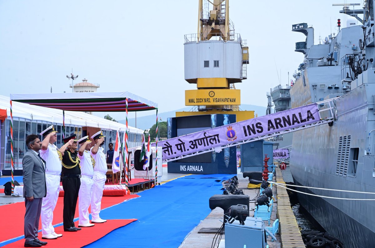 PIB_India's tweet photo. INS #Arnala, the first of the Anti-Submarine Warfare Shallow Water Craft, commissioned into the Eastern Naval Command of the Indian Navy in the presence of General Anil Chauhan, the Chief of Defence Staff, at Naval Dockyard, Visakhapatnam
First of sixteen indigenously built anti submarine shallow water craft packed with state-of-the-art ASW weapons and sensor suite
Read here: https://t.co/TLcytVlrbb
@indiannavy @SpokespersonMoD