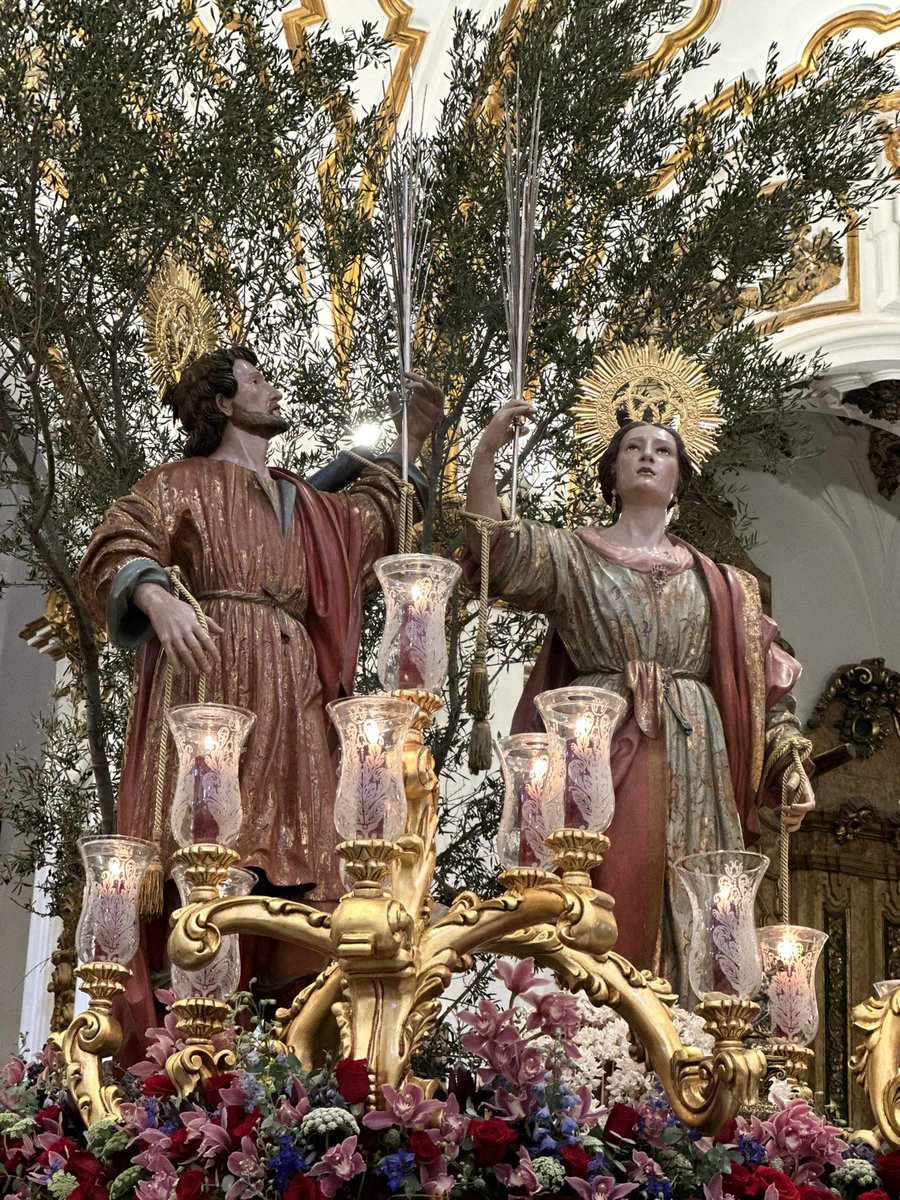 Como cada 18 de junio, celebramos la festividad de los Santos Patronos de Málaga, San Ciriaco y Santa Paula.

'"Regaron la tierra con su sangre y dieron sus almas al cielo entre las mismas piedras".

#LasPenas #CofradíasMLG <a href="/PatronosMalaga/">Patronos de Málaga</a>