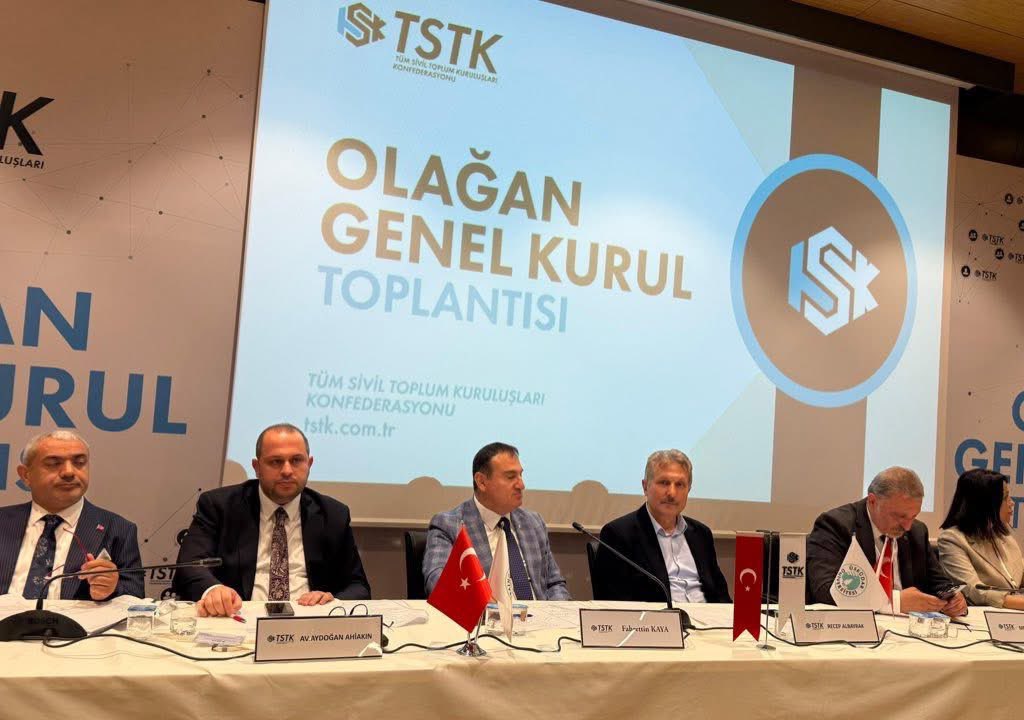 Tüm Sivil Toplum Kuruluşları Konfederasyonu’nun Olağan Genel Kurulu’na Genel başkanımız Sayın Selim  korkmaz’ın öncülüğünde konfederasyonumuzu temsilen 15 il STK Başkanlarımızla beraber katılım sağladık…

Genel Başkanlığa seçilen Hakan Gültekin Başkanımızı tebrik ediyoruz..