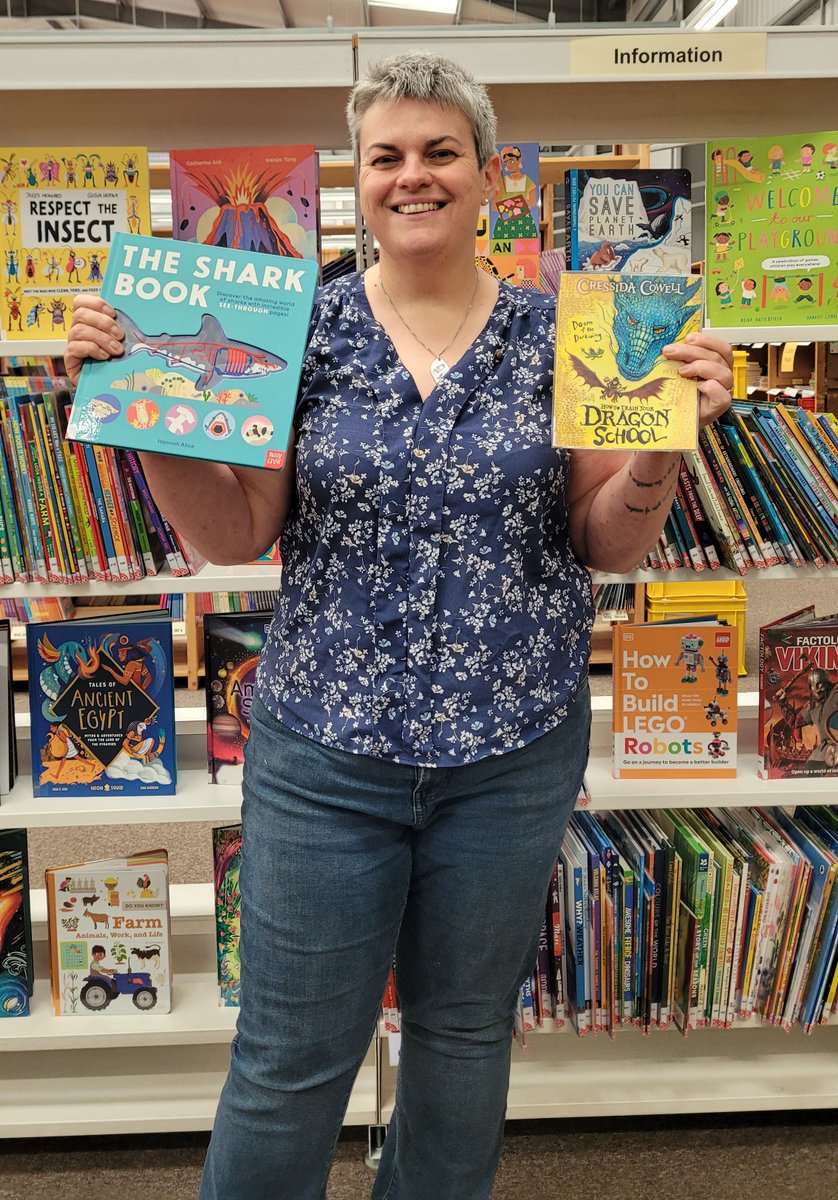 LancashireSLS's tweet image. ❤️ Friday reads. This week Caroline has chosen 'How To Train Your Dragon School, Doom of the Darkwing' by @CressidaCowell @HodderBooks and 'The Shark Book' illustrated by Hannah Alice @NosyCrow 🐲🦈