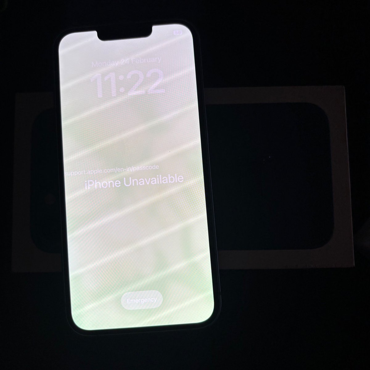 harshgoyal329's tweet image. @AppleSupport  My iPhone 13 screen turned green on its own. No damage or drop. Ajmer service center asked full payment due to expired warranty. Many users face the same issue. Can you help or offer a goodwill repair? #iPhone13 #GreenScreenIssue