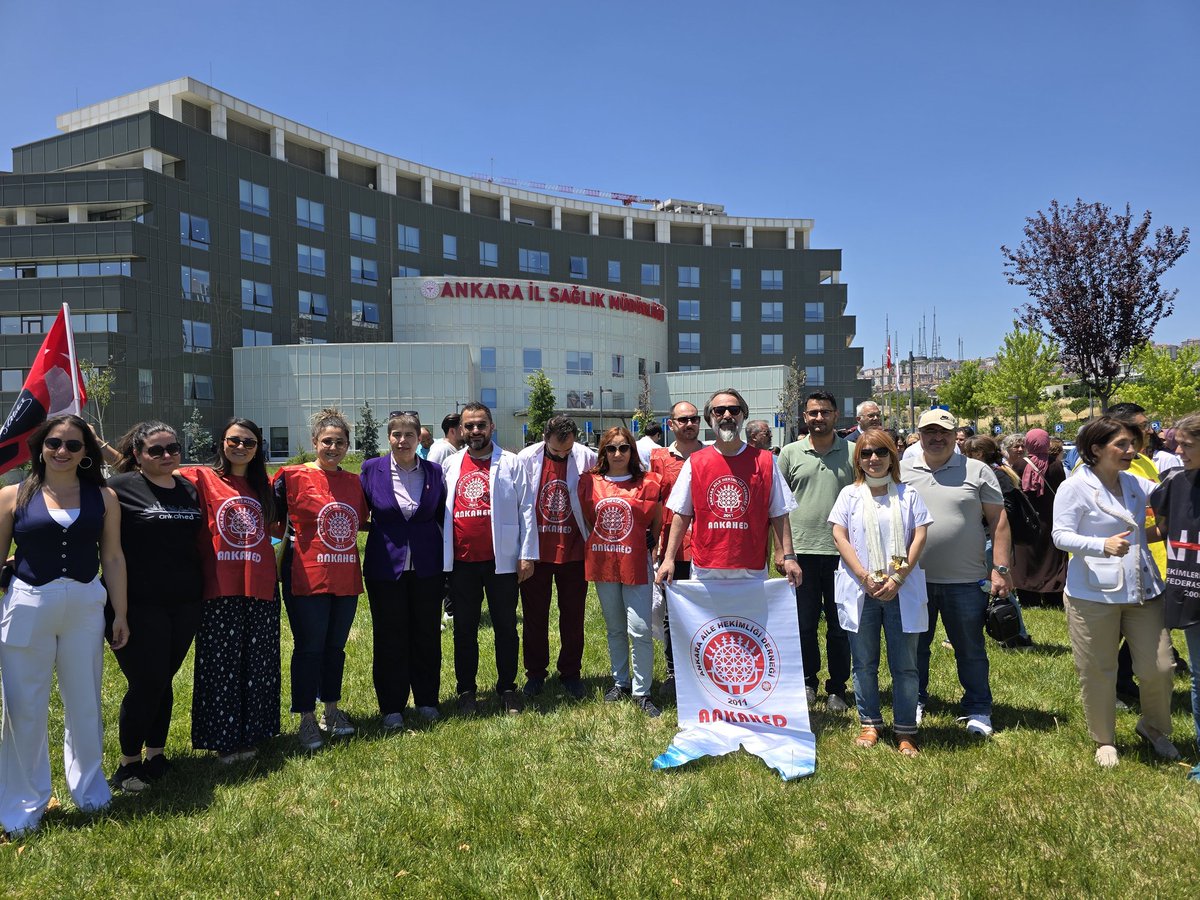 📢 1. Basamak Sağlığın Temelidir!

Ankara’daki sağlık meslek örgütleri olarak bugün Ankara İl Sağlık Müdürlüğü önünde ortak basın açıklamamızı gerçekleştirdik.

Birinci basamak sağlık hizmetlerinin itibarsızlaştırılmasına, bilimsel temelden uzak düzenlemelerle sağlık