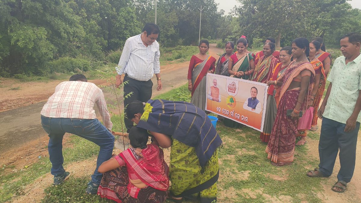 BDOGudvella's tweet photo. "Ek Ped Maa Ke Naam" (at Badangomunda GP) https://t.co/F7oApCai33