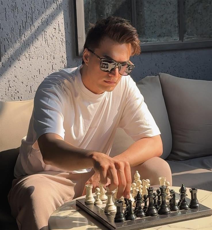 How i be strategizing when my crush sends a “heyyyy” at 2am.

#MohsinKhan #MoMinions #VYRLOriginals #Baarish #WohChaandKahanSeLaogi #TeriAda #PyaarKarteHoNa