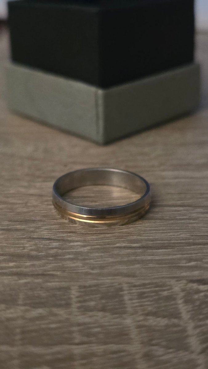Acabo de perder este anillo en la Calle Mesones durante la Tarasca. Por favor, si alguien lo ha visto que se ponga en contacto conmigo.
Por favor, difusión