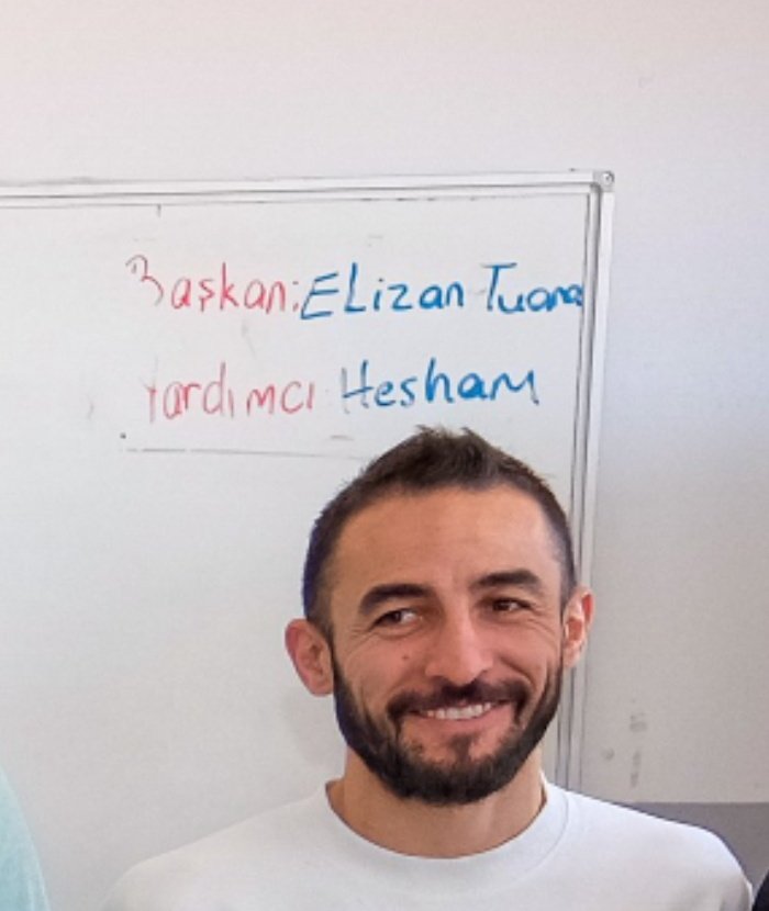 Ben buraya takıldım,bizim çocuklar kimlerle sıra arkadaşlığı yapıyor, aşırı üzülüyorum.