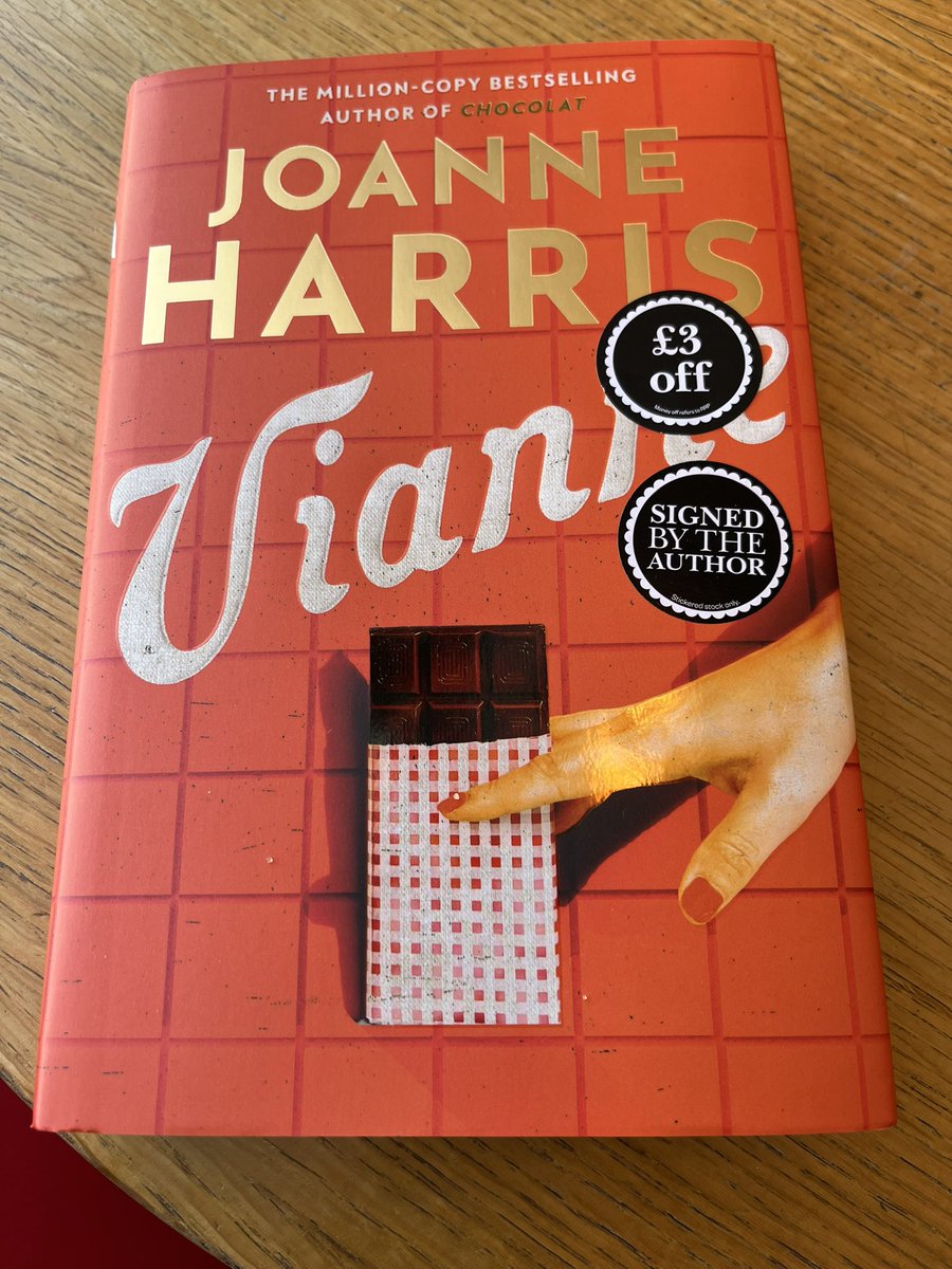TraceyT80651091's tweet image. My happy place too #bookbuying