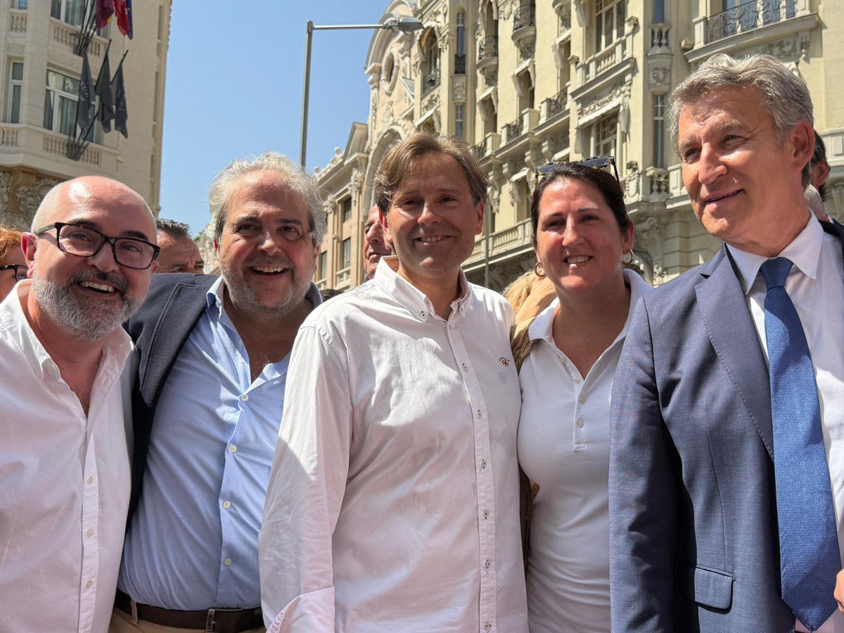 PPdeMallorca's tweet photo. 📍Madrid - El nostre conseller, @rabs2018, s’ha sumat a la manifestació per un finançament just:

❌ Que no castigui la bona gestió del Consell
✅ Que deixi invertir els estalvis en serveis públics
📈 Que actualitzi els sous dels treballadors
🌴 Plus d’insularitat com a Canàries https://t.co/wTPjIMQHZW