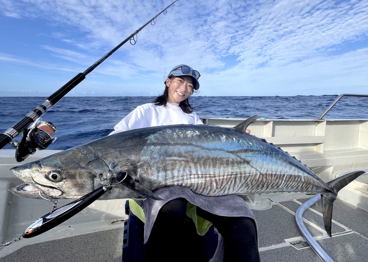 ayamisummer's tweet photo. やっべー魚釣っちゃった！！！

ルアー咥えて、漫画みたいに海面からジャンプして飛び出てきた！笑 https://t.co/YBTNumcgB8