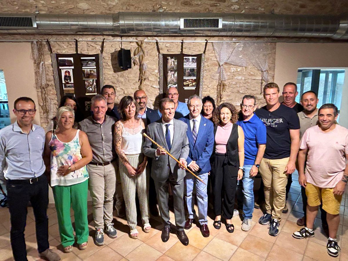 Després de 87 anys, Santa Bàrbara torna a tenir una alcaldia republicana. 

Ahir lo company Lluís Gimeno va agafar el relleu al capdavant de l’Ajuntament planer. 

Enhorabona i endavant, alcalde!