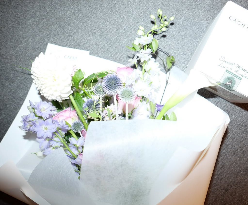 hyuna_fb's tweet photo. Jihyun (4MINUTE) sent flowers in celebration of 4MINUTE's 16th debut anniversary. 

HyunA posted with the caption "we are sweet and precious"

 Jihyun commented : absolutely beautiful and precious

#16Yearswith4Minute #4Minute #포미닛 #HyunA #현아 #Jihyun https://t.co/xZ8kc5kO50