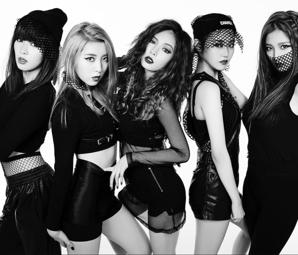 hyuna_fb's tweet photo. Jihyun (4MINUTE) sent flowers in celebration of 4MINUTE's 16th debut anniversary. 

HyunA posted with the caption "we are sweet and precious"

 Jihyun commented : absolutely beautiful and precious

#16Yearswith4Minute #4Minute #포미닛 #HyunA #현아 #Jihyun https://t.co/xZ8kc5kO50