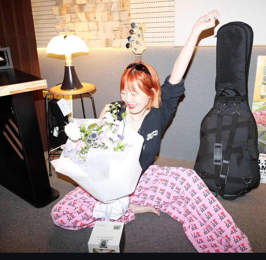 hyuna_fb's tweet photo. Jihyun (4MINUTE) sent flowers in celebration of 4MINUTE's 16th debut anniversary. 

HyunA posted with the caption "we are sweet and precious"

 Jihyun commented : absolutely beautiful and precious

#16Yearswith4Minute #4Minute #포미닛 #HyunA #현아 #Jihyun https://t.co/xZ8kc5kO50