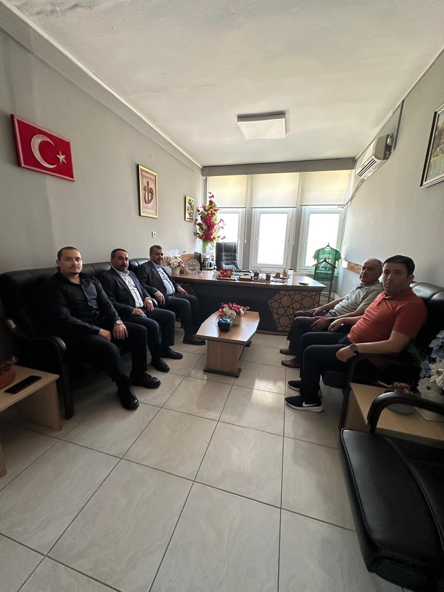 25 Aralık Devlet Hastanesi Müdürü
Sn. Abdulkadir Erdoğan’ın amcasının vefatı dolayısıyla taziye ziyaretinde bulunduk.

Merhuma Allah’tan rahmet;
kıymetli Erdoğan ailesine sabır ve metanet diliyorum.

Rabbim mekânını cennet, makamını âli eylesin.