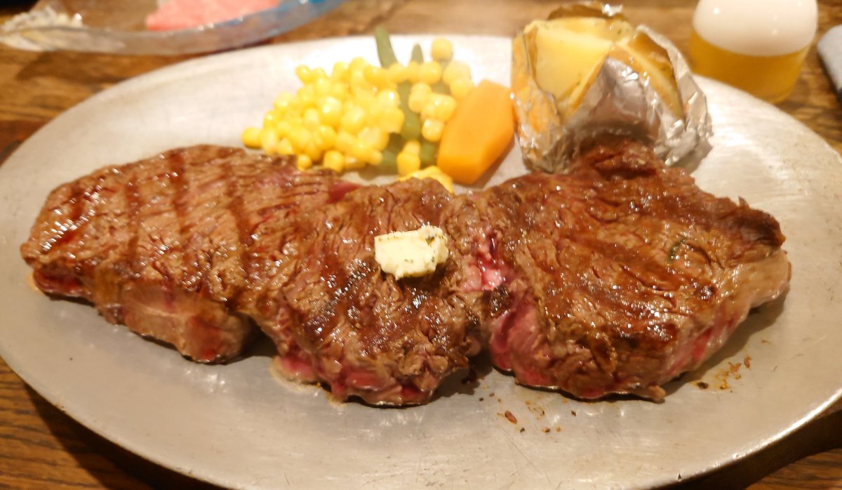 Dognroll_tm's tweet photo. あ゛ぁ〜、今までステーキだと思って食してきたモノは一体何だったのだ😱何万円もする鉄板焼屋でステーキ食べるより、航空券代を払ってでも、日帰りでここへ食事に来るべきと断言できるほどの感動😭旅行3日目にして早くも最大のハイライト🐮
#OsHouse https://t.co/CRa8vaGda0