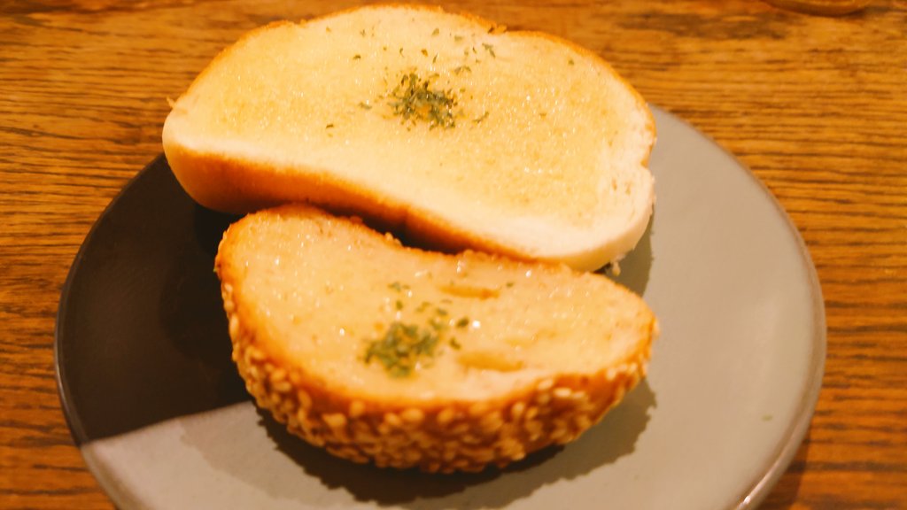 Dognroll_tm's tweet photo. あ゛ぁ〜、今までステーキだと思って食してきたモノは一体何だったのだ😱何万円もする鉄板焼屋でステーキ食べるより、航空券代を払ってでも、日帰りでここへ食事に来るべきと断言できるほどの感動😭旅行3日目にして早くも最大のハイライト🐮
#OsHouse https://t.co/CRa8vaGda0