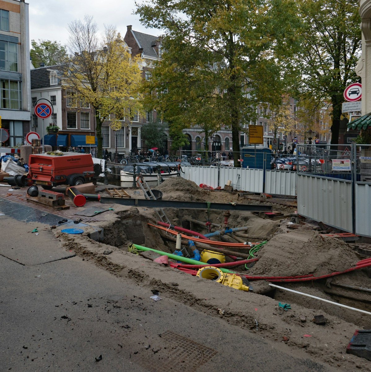 Travailler à proximité des réseaux électriques : une vigilance de tous les instants 
Aériens ou souterrains, ces réseaux représentent un danger souvent sous-estimé par les professionnels dont l’activité n’est pas directement liée à l’électricité 
inforisque.fr/actualite-du-r…