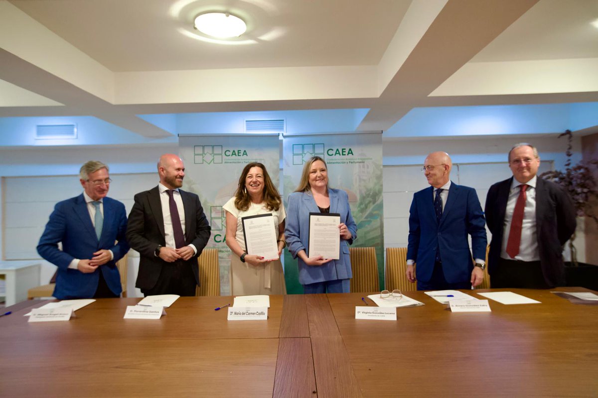 🛍️ La <a href="/AndaluciaJunta/">Junta de Andalucía</a>  y <a href="/SomosCAEA/">CAEA</a> firman un protocolo para impulsar la #FP en las empresas del sector comercial.
👉 Estudiantes de las familias profesionales de Administración y Gestión, Comercio y Marketing e Industrias Alimentarias podrán beneficiarse de esta colaboración.