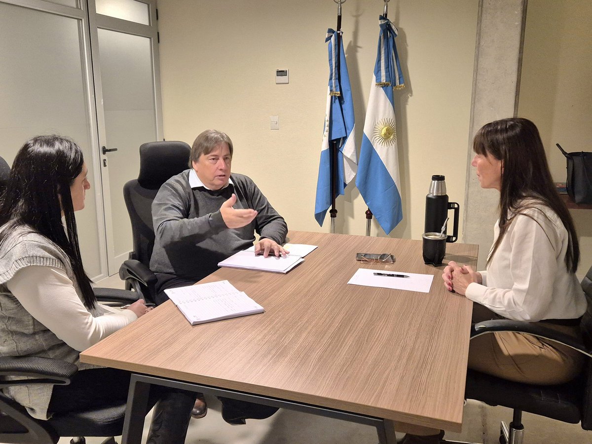 Trabajamos de manera comprometida para que cada localidad se desarrolle y se potencie en beneficio de sus vecinos.
Junto al intendente de Tricao Malal, Jorge Gutiérrez, repasamos proyectos, servicios y obras locales.