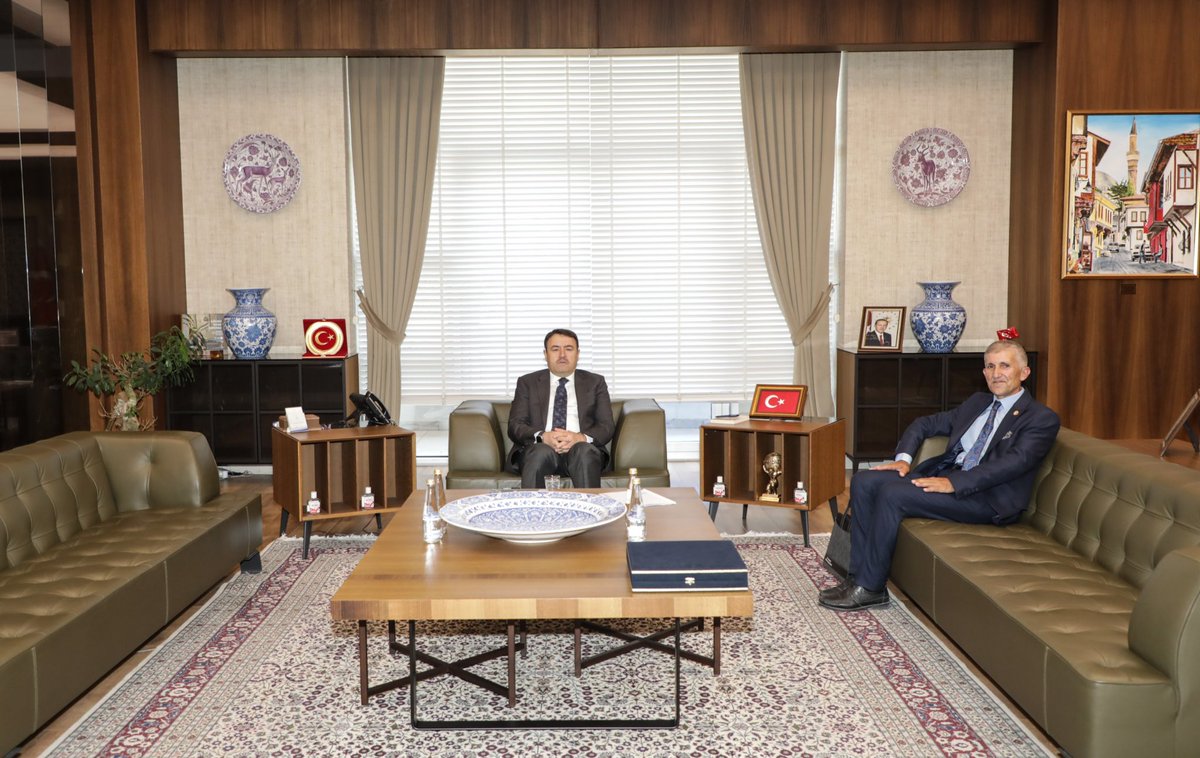 Valimiz Sayın Musa Işın, Çavuşçiftliği Köyü Muhtarı Sayın Ertuğrul Gazi Özuğur’u makamında kabul etti.