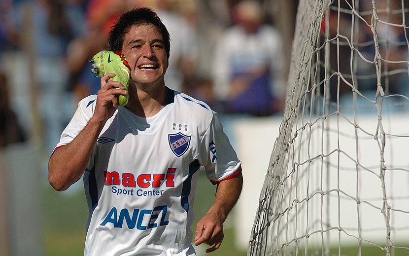“Fue muy buena la reunión con Lodeiro, ya sabíamos que Nicolás quería volver si o si al club, él entendió todo y no puso ninguna objeción. Le presentamos al representante una propuesta simbólica y hoy seguramente quedará cerrado “ Flavio Perchman en <a href="/Sport890/">Sport 890</a>
