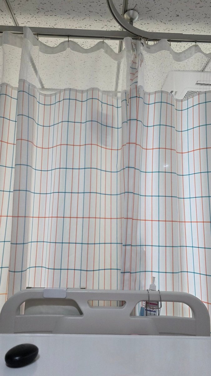 CallSign_109's tweet image. 병실 좀 옮겨주세효~~~ㅜㅜ 
너무 시끄럽고... 할머니들 덥다고 에어컨도 다 올리고....
병실 없어서 다인실 왔더니  진짜 못있겠다요~~엉엉~ 😭