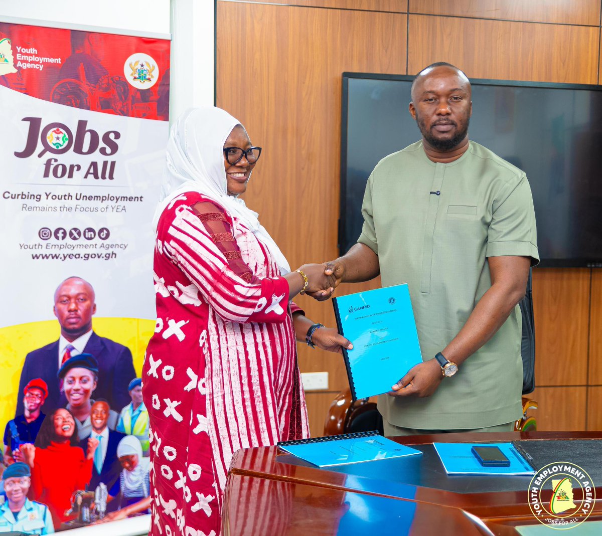 GHOne TV (@ghonetv) on Twitter photo Youth Employment Agency CEO, Malik Basintale signs MOU with Camfed Ghana to empower young women and persons with disabilities with various skills and employment opportunities...
#GHOneNews #EIBNetwork
#GHOneTV #NewsAlert
<a href="/yeaghana/">Youth Employment Agency Ghana</a>
<a href="/malik_basintale/">Maleek Basintale</a> Youth Employment Agency CEO, Malik Basintale signs MOU with Camfed Ghana to empower young women and persons with disabilities with various skills and employment opportunities...
#GHOneNews #EIBNetwork
#GHOneTV #NewsAlert
<a href="/yeaghana/">Youth Employment Agency Ghana</a>
<a href="/malik_basintale/">Maleek Basintale</a>