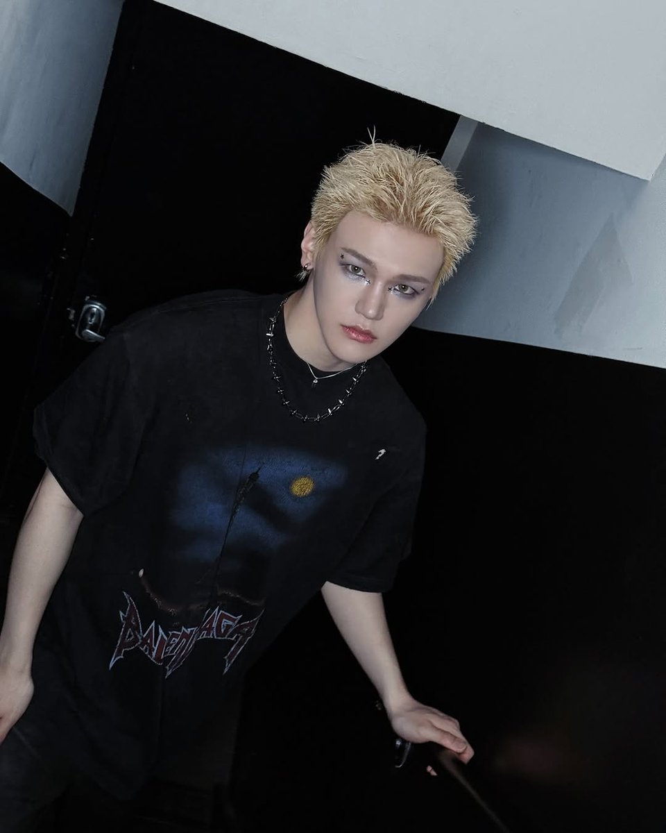 JUSTBUpdates's tweet photo. "Previously, Ji-ae from the girl group Wassup and Lara and Megan from HYBE’s multinational girl group Katseye had revealed their sexual identities, but this is the first time a male idol with Korean nationality from a K-pop boy group has publicly come out as gay" #JUSTB #저스트비 https://t.co/QonhIKYdiZ