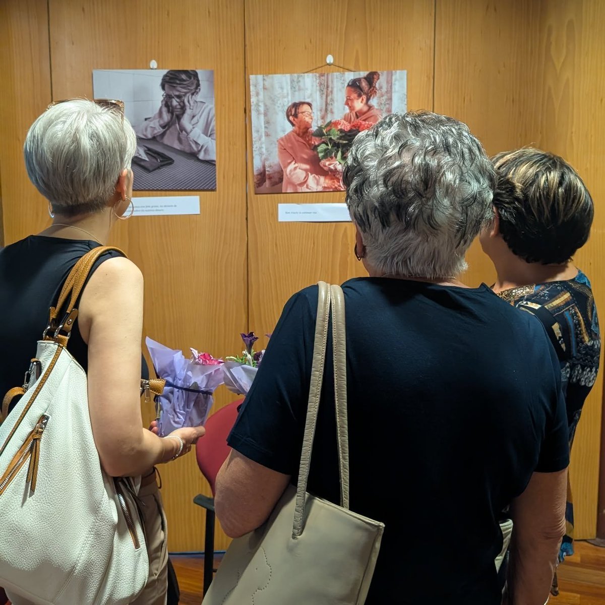 📸 Inaugurem l'exposició "Donem-li la volta!", per conscienciar sobre el maltractament a la gent gran 👵. El president, Amadeu Rosell, ha agraït la implicació de la gent gran que l'ha fet possible, juntament a l'Ass. fotogràfica de Ripoll a més de les tècniques del @CBSRipolles.