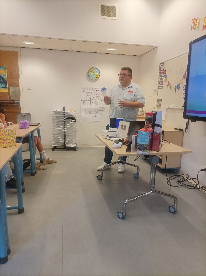 At our local school, explaining to the kids how it is to be a YouTuber, like the fun things but also the not so fun things.

And i talk about online bullying and how to handle that. Oh a important stuff that you don't share all your info online. They loved it!