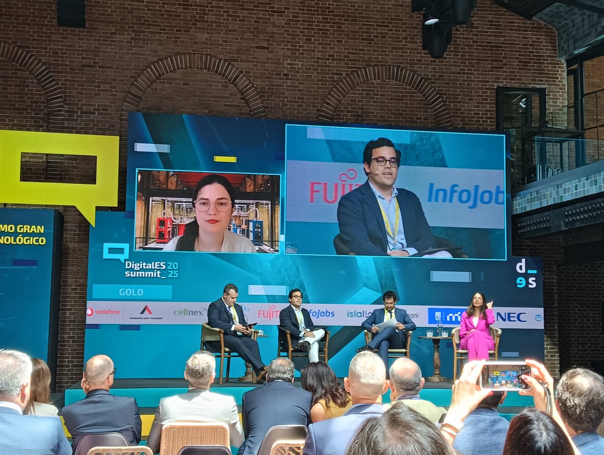 En DigitalES Summit 2025 escuchando a Almudena Justo, Directora del International Quantum Center, Fsas Technologies, de Fujitsu en la mesa redonda "Cuántica: el próximo gran salto tecnológico" <a href="/digitales_/">Digitales</a>
<a href="/Fujitsu_ES/">Fujitsu España</a>