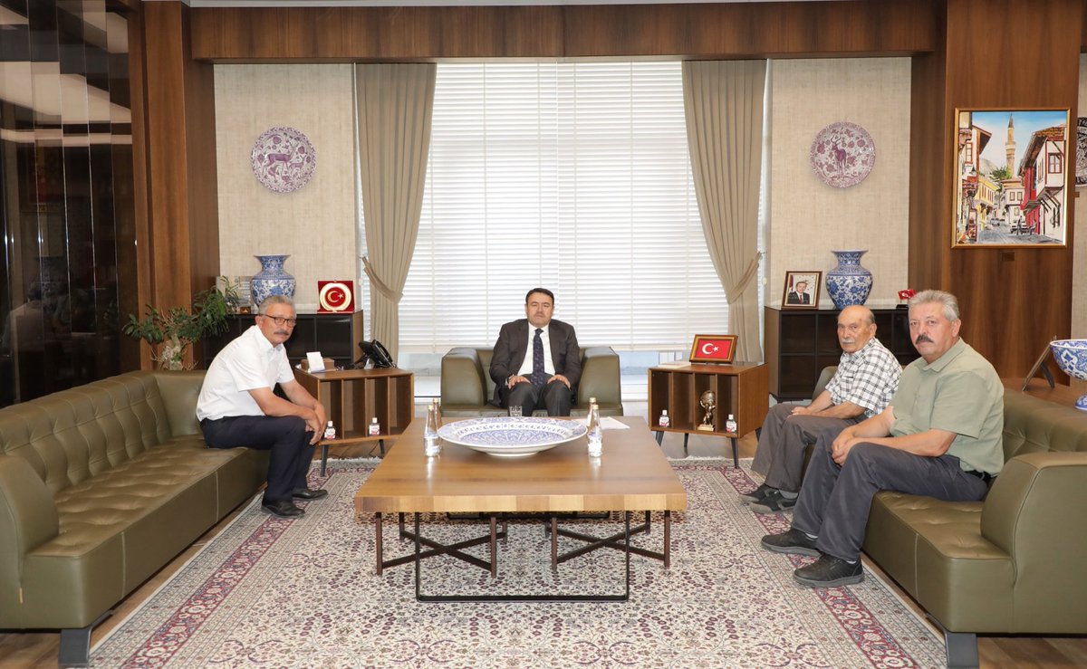 Valimiz Sayın Musa Işın, Alevi Dedesi Sayın Oktay Garkın, Pir Ahmet Efendi Dernek Başkanı Sayın Ahmet Özcan ve Sofça Köyü Muhtarı Sayın Halil İbrahim Dağdelen’i makamında kabul etti.