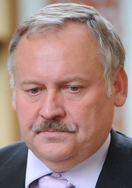 🔥Затулин: Детей мигрантов, которые не знают русского языка, стоит принимать в школу, «их там  надо учить и воспитывать»🤦‍♂️

А может быть Затулину сдать мандат и отправиться в школу учить детей мигрантов?!
Или взять семью таджиков на воспитание к себе в дом?