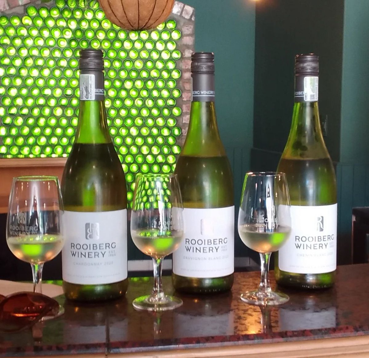 "Always a good idea to pop in at @rooibergwines on your way into Robertson....something for everyone and a deli too!" @sawinespeak - Jeanette Bosman

#winetourism #winetime #winetasting #robertson #robertsonwinevalley