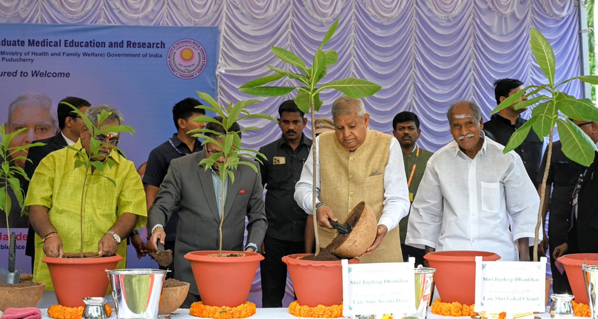 OfficialJipmer's tweet image. Hon’ble Vice-President Shri Jagdeep Dhankhar visited #JIPMER on June 16, 2025, for a talk on “Environmental Sustainability in Building the Nation.” 🌱
He planted saplings for #EkPedMaaKeNaam 🌳& praised JIPMER as a beacon of medical excellence! 🇮🇳💚
#GreenIndia @Jagdeepdhankad
