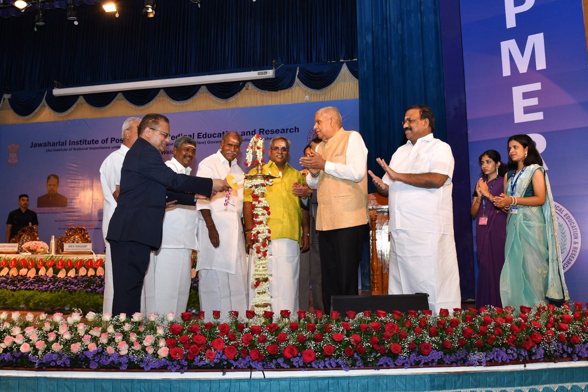 OfficialJipmer's tweet image. Hon’ble Vice-President Shri Jagdeep Dhankhar visited #JIPMER on June 16, 2025, for a talk on “Environmental Sustainability in Building the Nation.” 🌱
He planted saplings for #EkPedMaaKeNaam 🌳& praised JIPMER as a beacon of medical excellence! 🇮🇳💚
#GreenIndia @Jagdeepdhankad