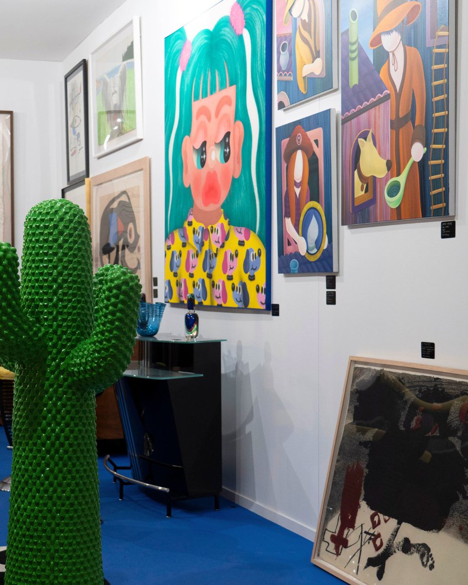 Hoy destacamos a #ArtDecoGallery y las obras del artista Fabio Viscogliosi que mostró en #Feriarte2024, diseñadas con colores, formas simplificadas y estética de cómic con guiños al pop art.

Además, reunió una gran variedad piezas decorativas llenas de color y diseño moderno.