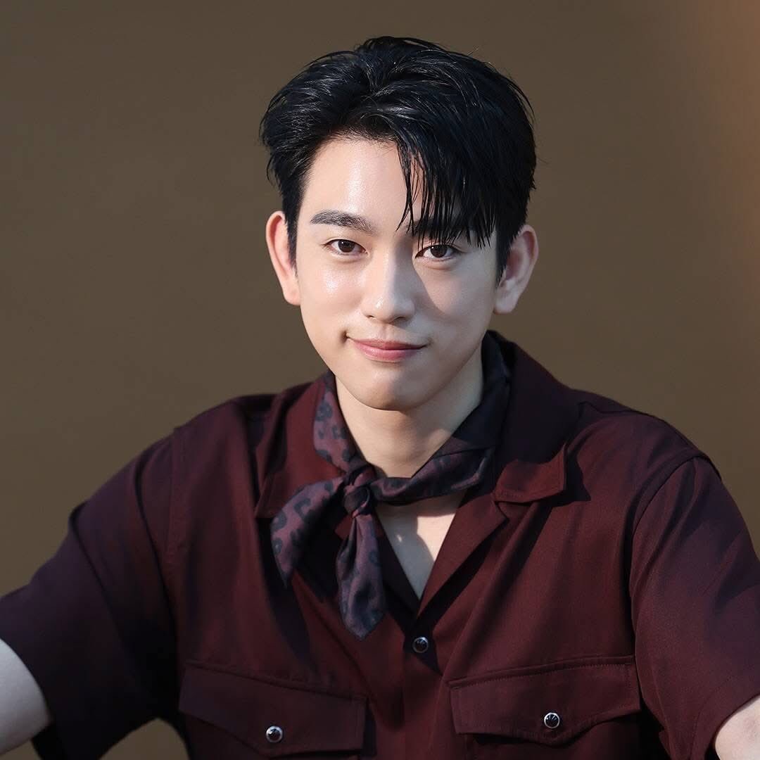 sasikarn231's tweet photo. หล่อ ละมุน มาก 🐯🍑#จินยอง #Jinyoung  #GOT7💚 https://t.co/Z2bj5lTp8u