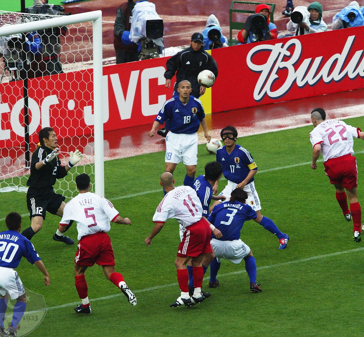 Türkiye #BizimÇocuklar 🇹🇷 (@millitakimlar) on Twitter photo #TarihteBugünTürkiye 
A Millî Takımımız, 18 Haziran 2002 tarihinde FIFA 2002 Dünya Kupası'nda Japonya'yı Ümit Davala'nın golüyle 1-0 mağlup etti ve FIFA 2002 Dünya Kupası'nda çeyrek finale yükseldi. 🇹🇷
#BizimÇocuklar #TarihteBugünTürkiye 
A Millî Takımımız, 18 Haziran 2002 tarihinde FIFA 2002 Dünya Kupası'nda Japonya'yı Ümit Davala'nın golüyle 1-0 mağlup etti ve FIFA 2002 Dünya Kupası'nda çeyrek finale yükseldi. 🇹🇷
#BizimÇocuklar