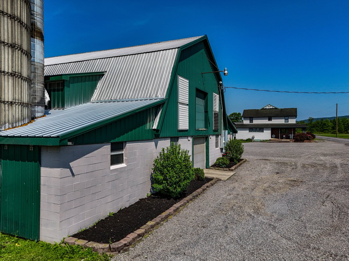 Looking to move to the mountains, farm, and live a simpler life? Here's a great property for just that! 

We love helping market properties like this through photography, flyer design, and posting them online! 

auctionzip.com/Listings/40467…