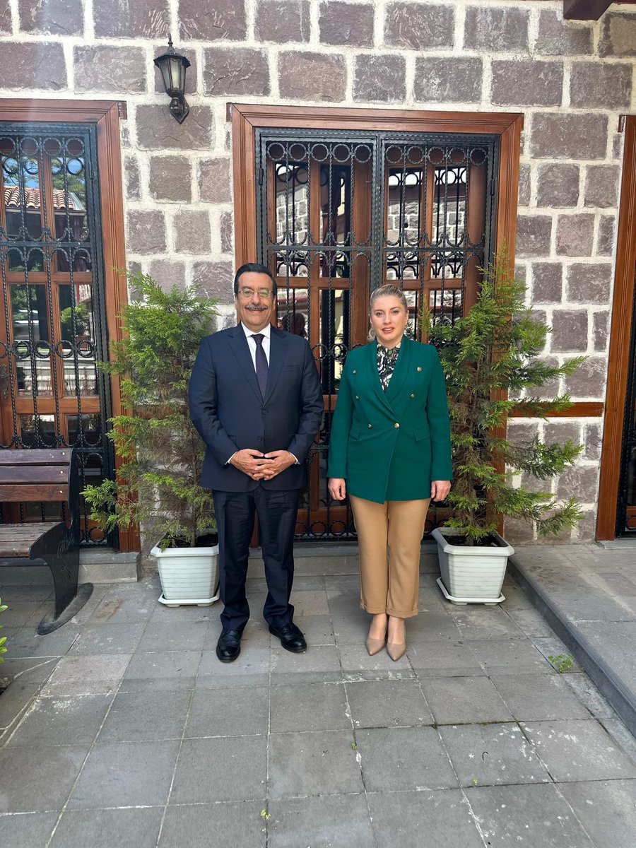 Türkiye Şehit Yakınları ve Gaziler Dayanışma Vakfı (@sehitgazivakfi) on Twitter photo Değerli Kaymakamımız Sayın Cumali ATİLLA’ya şehit yakınlarımız ve gazilerimizin her daim yanlarında olduğundan dolayı, şefkat dolu yüreği ve desteği için sonsuz minnettarız. 🇹🇷
<a href="/tcbestepe/">T.C. Cumhurbaşkanlığı</a> <a href="/tcailesosyal/">T.C. Aile ve Sosyal Hizmetler Bakanlığı</a> <a href="/AnkaraValiligi/">T.C. Ankara Valiliği</a> <a href="/altindaggov/">Altındağ Kaymakamlığı</a> <a href="/cumaliatilla23/">Cumali Atilla</a> Değerli Kaymakamımız Sayın Cumali ATİLLA’ya şehit yakınlarımız ve gazilerimizin her daim yanlarında olduğundan dolayı, şefkat dolu yüreği ve desteği için sonsuz minnettarız. 🇹🇷
<a href="/tcbestepe/">T.C. Cumhurbaşkanlığı</a> <a href="/tcailesosyal/">T.C. Aile ve Sosyal Hizmetler Bakanlığı</a> <a href="/AnkaraValiligi/">T.C. Ankara Valiliği</a> <a href="/altindaggov/">Altındağ Kaymakamlığı</a> <a href="/cumaliatilla23/">Cumali Atilla</a>