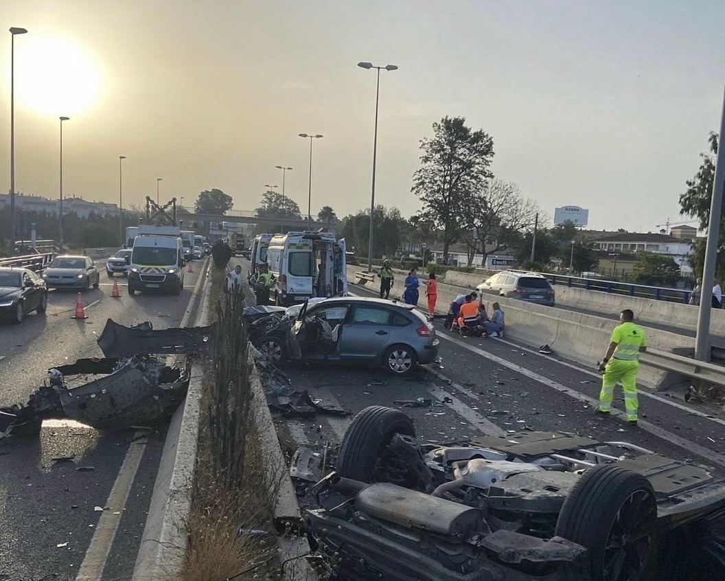Esto pasa casi a diario en la carretera N340 Estepona Fuengirola. Sr <a href="/oscar_puente_/">Óscar Puente</a> no liberalizar el peaje de la A7 mata. Que hay que pagar a muchas churris y fiestas, bueno pero algo quedará para que las carreteras sean seguras ¿no? #LaCorrupcionMata