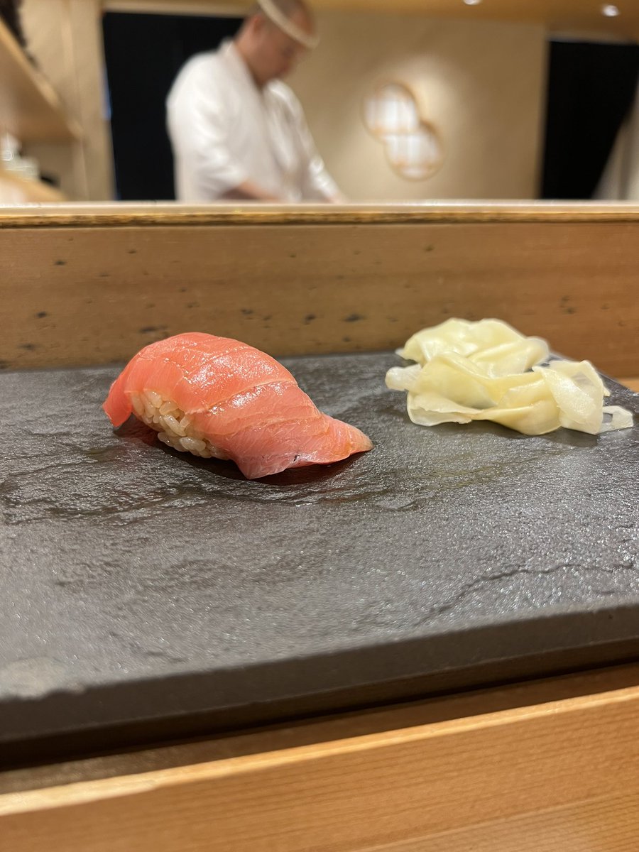 hulink_pr's tweet photo. お疲れ様です🌟

今日は「国際寿司の日」だそうです🍣
写真は以前行ったお気に入りのお寿司屋さん📸
ここでは季節ごとに握ってくれるネタが違うので、毎回行くのがとても楽しみなんです😊
皆さんの“推しネタ”は何ですか💭

#web制作 #hp制作 #広告代理店 #映像制作 #企業公式相互フォロー祭り https://t.co/DaiFXVZCKr