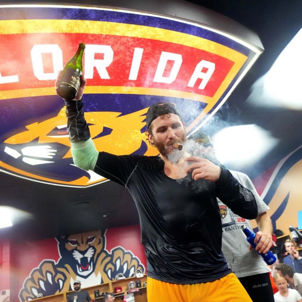 3MWD__'s tweet image. good morning to panthers fans and panthers fans only 🏆🏆