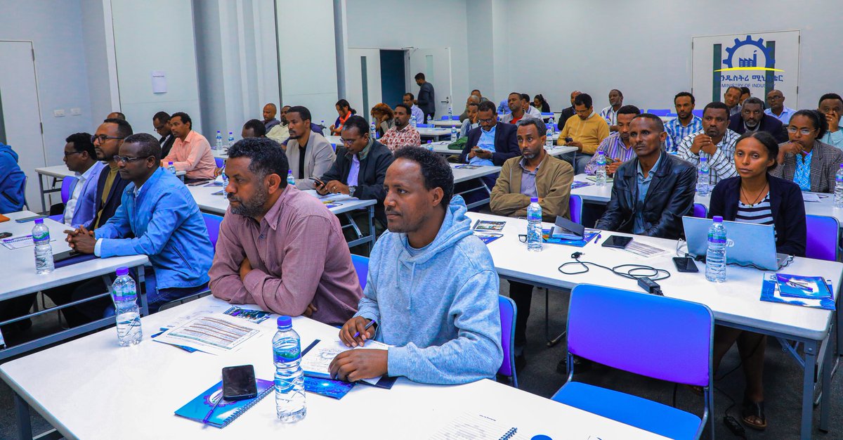 የአምራች ኢንዱስትሪ ዘርፍ አመራሮች ውጤታማ ስራ እንዲሰሩ በዘርፉ ፖሊሲዎችና ስትራቴጅዎች ዙሪያ ጥልቅ ግንዛቤ ሊኖራቸው ይገባል። (ዶ/ር ሚልኬሳ ጃጋማ)
==========================
ሰኔ11/2017 ዓ.ም (ኢ.ሚ) የአምራች ኢንዱስትሪ ልማት ኢንስቲትዩት