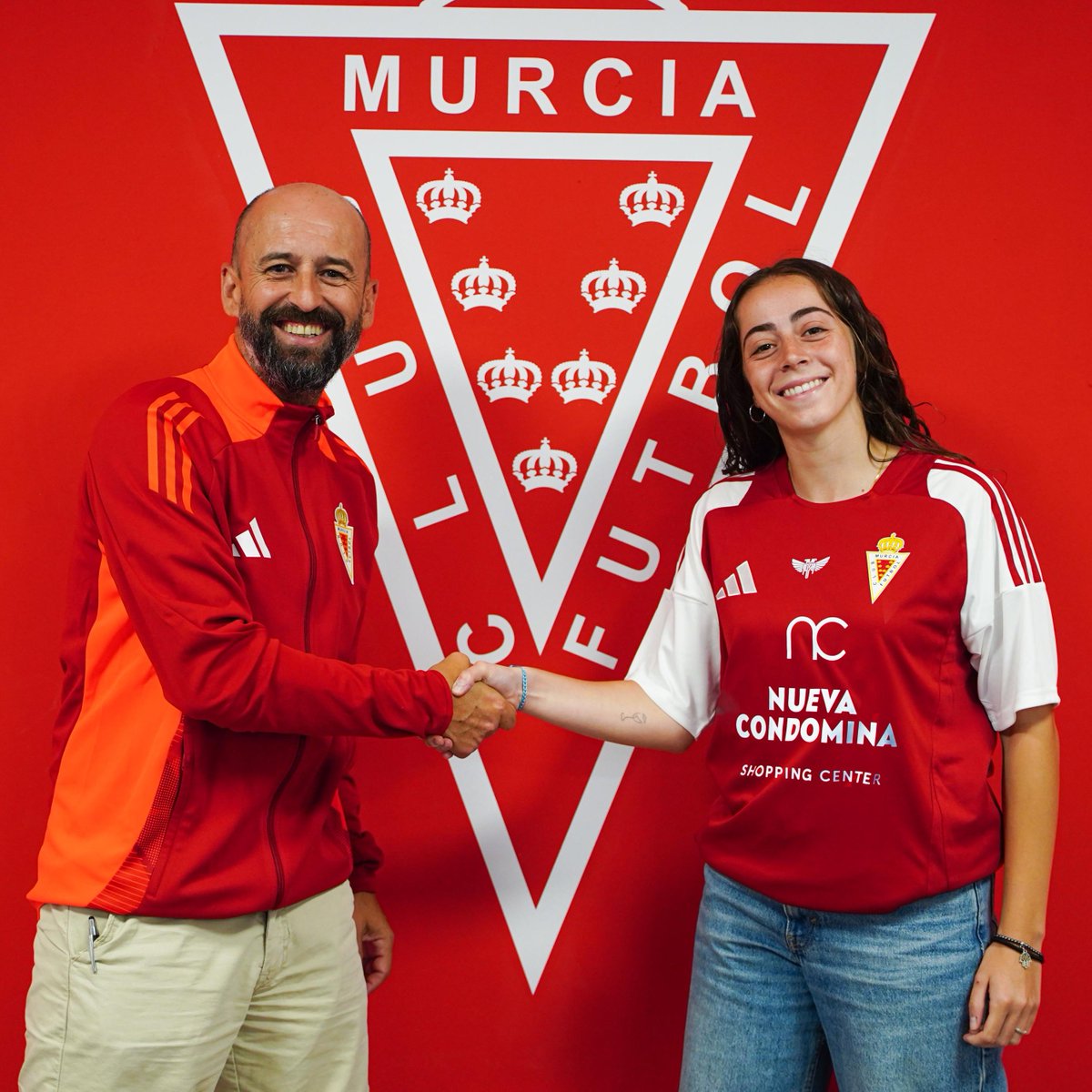FICHAJE | 🤝 𝗔́𝗡𝗚𝗘𝗟𝗔 𝗖𝗢𝗕𝗢𝗦 

💣 Ángela Cobos, pólvora para la delantera del #RealMurciaFemenino 2025/26 

⚽️ Atacante murciana de 20 años que llega procedente del CD Alba Fundación Femenino 

🔗 realmurcia.es/angela-cobos-p…

❤️ ¡Bienvenida a tu nueva casa!