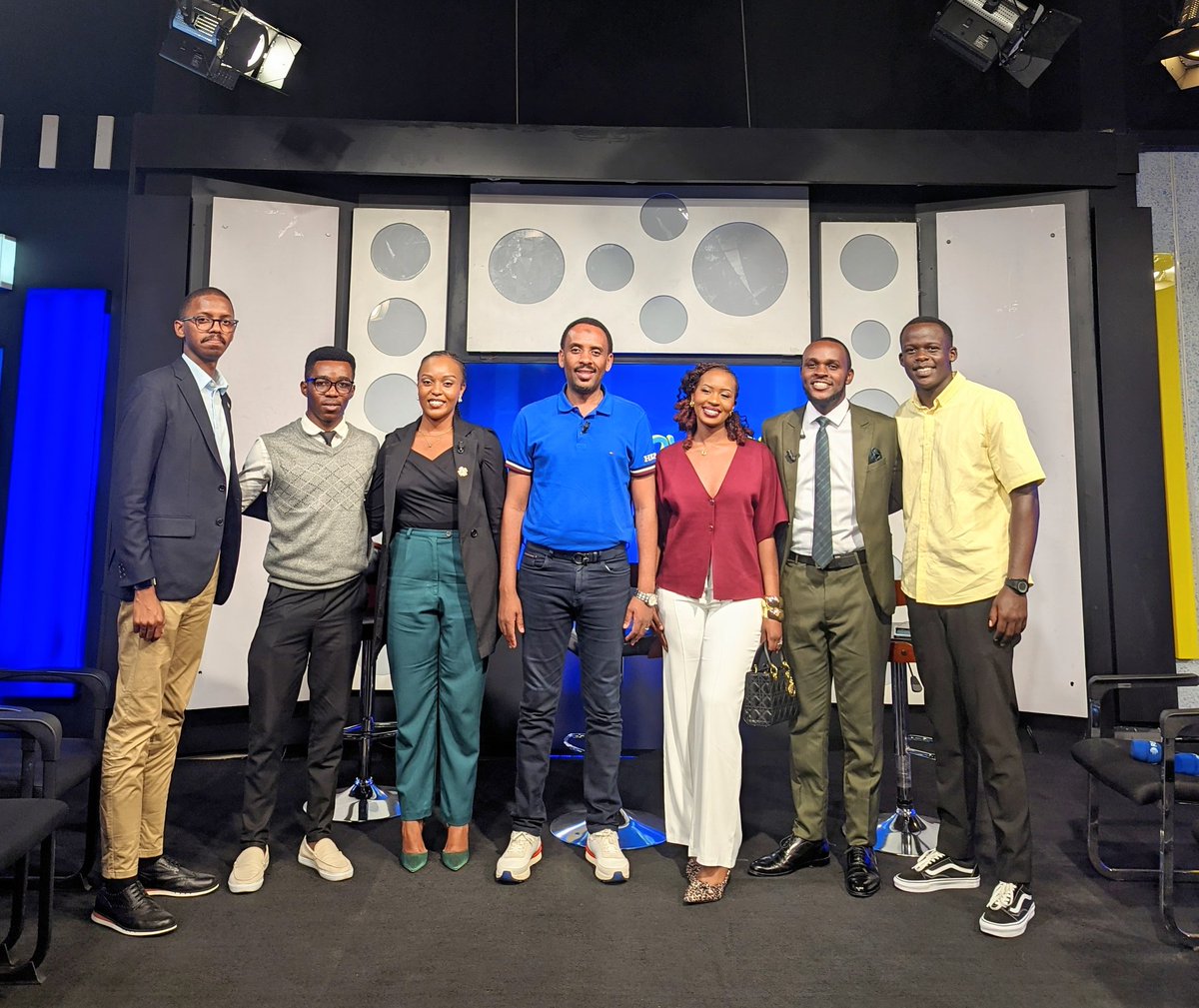 CAGUWA_2's tweet image. Muri aka kanya turi guca kuri @RwandaTV mukiganiro cyiza cyane cy'urubyiruko rugiriramo amahirwe yo guhura no kuganira n'abakuru k'urugendo rwabo rwakubaka ejo heza habo.

Twagiriwe amahirwe yo kuganira n'Inshuti y'Urubyiruko @SadateMunyakazi uyu munsi.

Ikiganiro cyitwa PASSWORD…